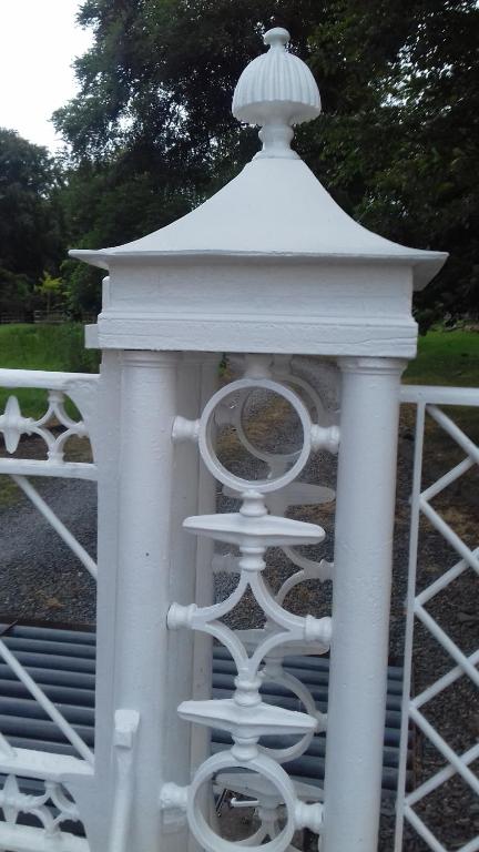 Dundrum House room 6
